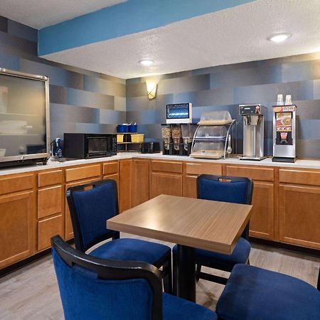 Days Inn & Suites By Wyndham Kokomo Esterno foto