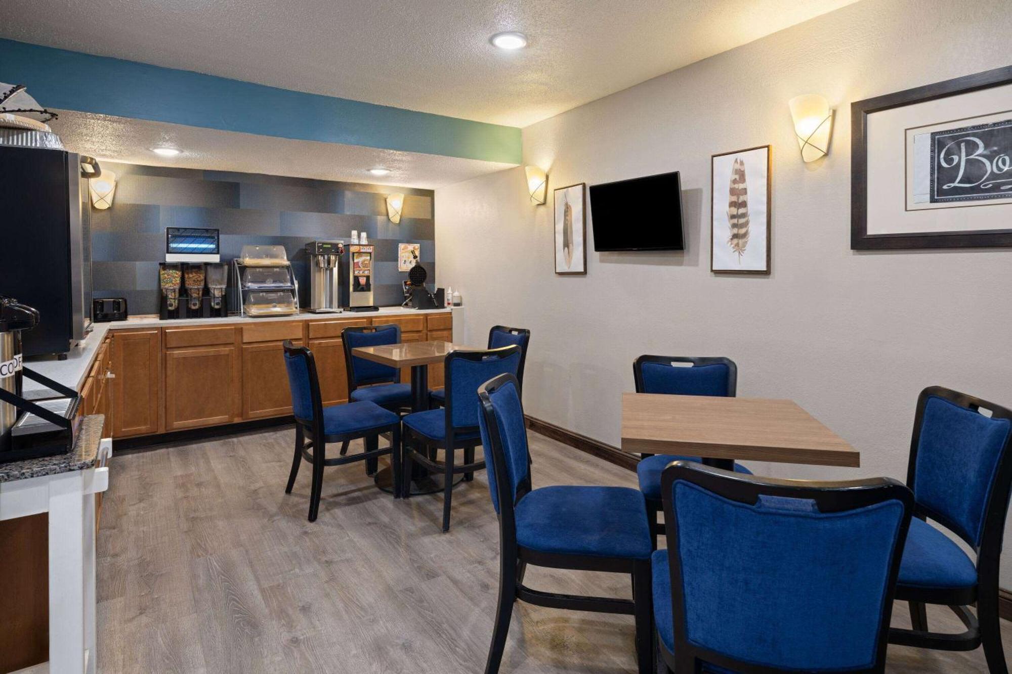 Days Inn & Suites By Wyndham Kokomo Esterno foto