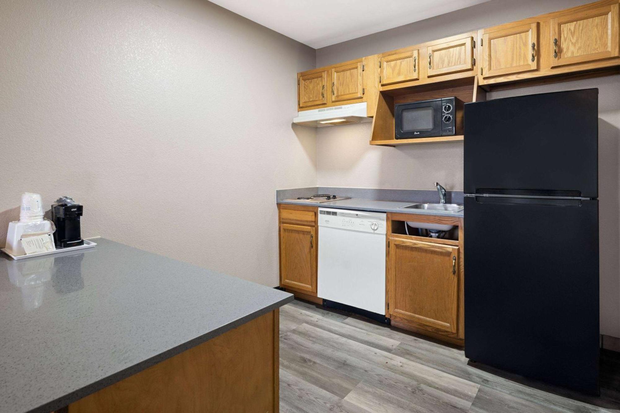 Days Inn & Suites By Wyndham Kokomo Esterno foto