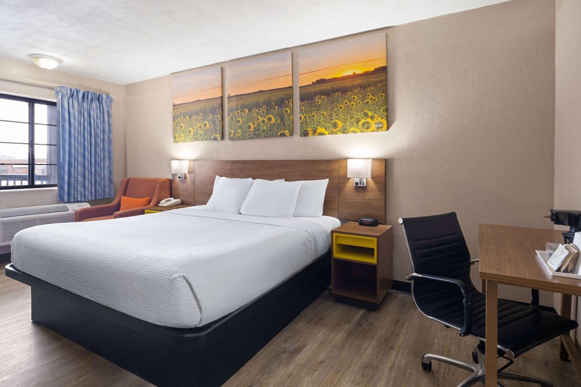 Days Inn & Suites By Wyndham Kokomo Esterno foto