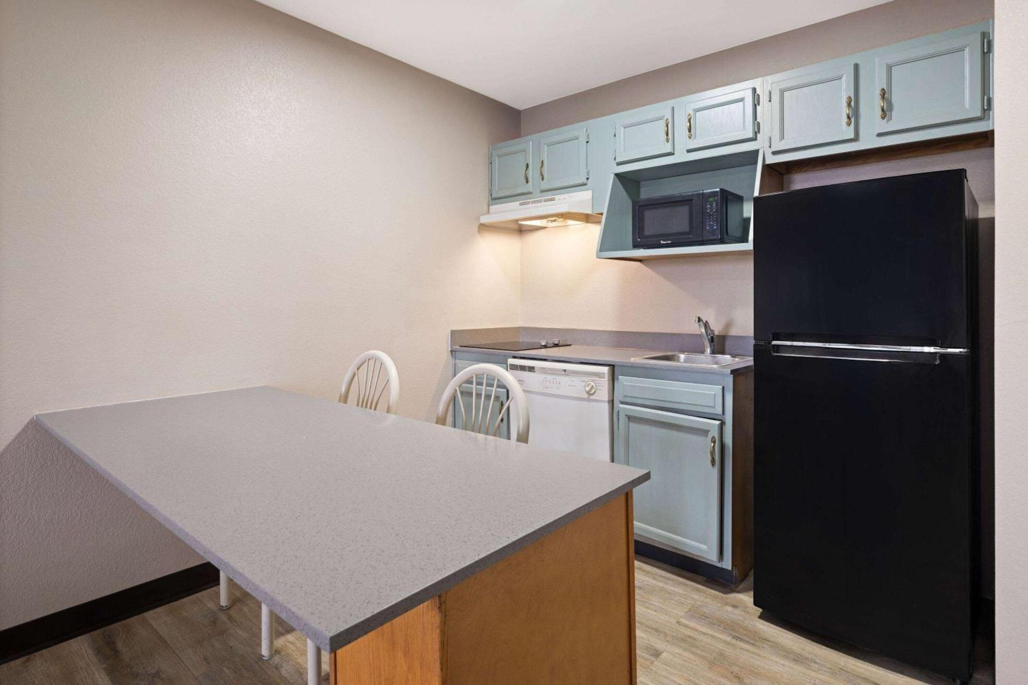 Days Inn & Suites By Wyndham Kokomo Esterno foto