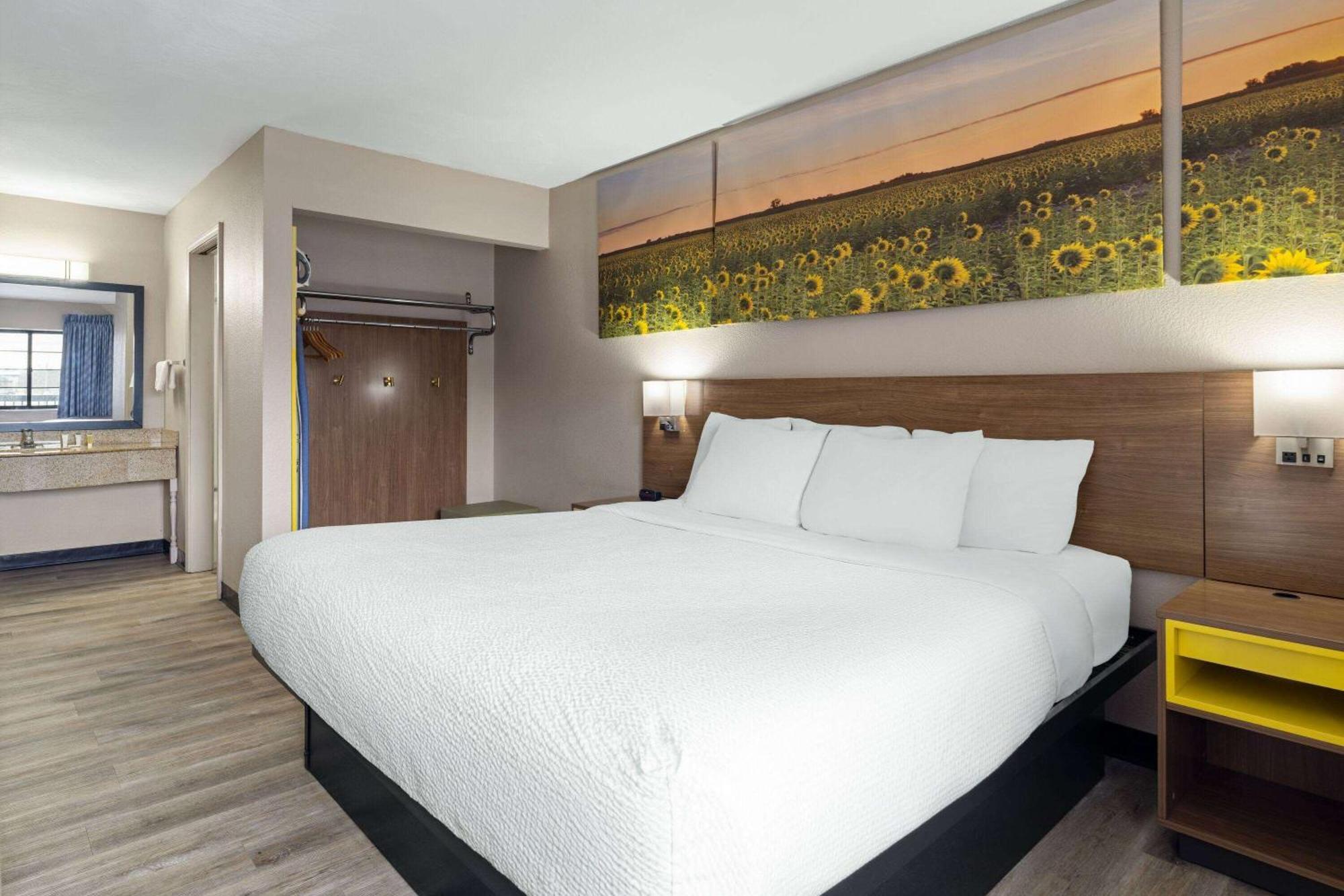 Days Inn & Suites By Wyndham Kokomo Esterno foto