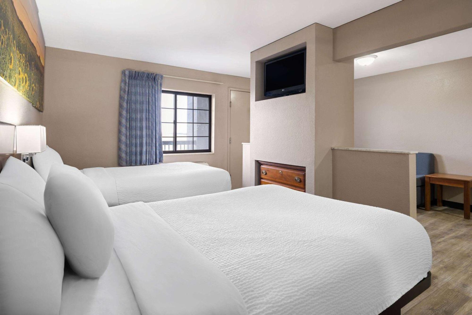 Days Inn & Suites By Wyndham Kokomo Esterno foto