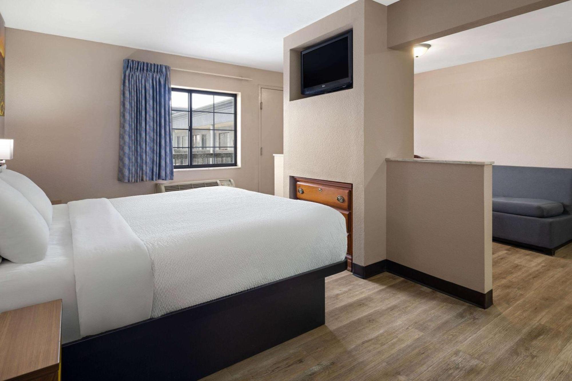 Days Inn & Suites By Wyndham Kokomo Esterno foto