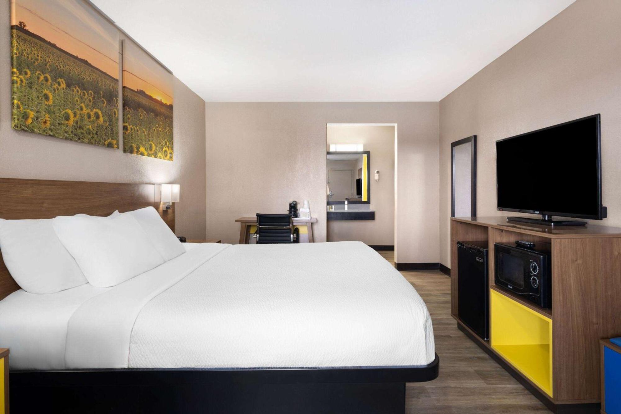 Days Inn & Suites By Wyndham Kokomo Esterno foto