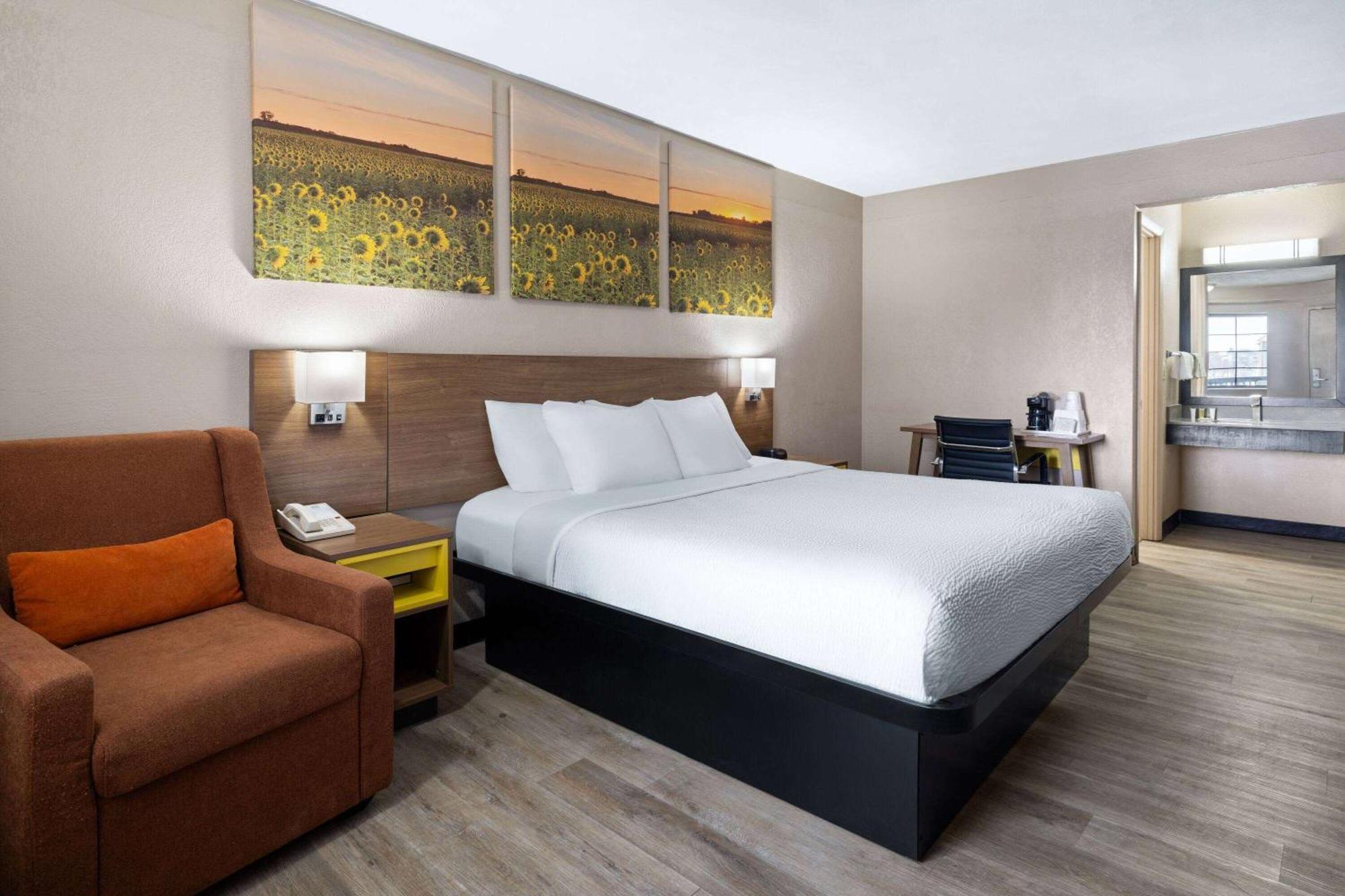 Days Inn & Suites By Wyndham Kokomo Esterno foto