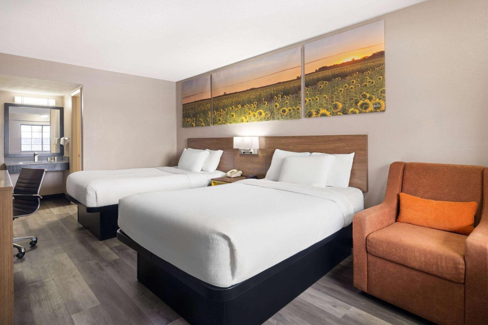 Days Inn & Suites By Wyndham Kokomo Esterno foto
